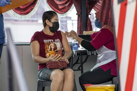 Malaysia cấp phép dùng vaccine của Pfizer tiêm mũi tăng cường