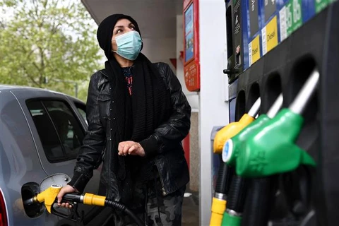 Giá dầu thế giới giảm do Mỹ dự báo về mùa Đông ấm áp
