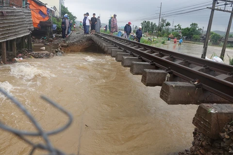 Mưa lớn gây sạt lở, ngập úng tại Quảng Nam, Quảng Ngãi và Bình Định