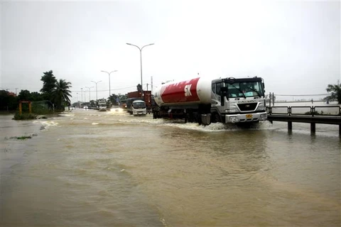 Quảng Nam điều tiết giao thông tại tuyến đường bị chia cắt vì mưa lớn