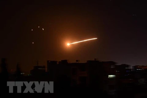 Israel phát động không kích bằng tên lửa vào ngoại ô thủ đô Syria