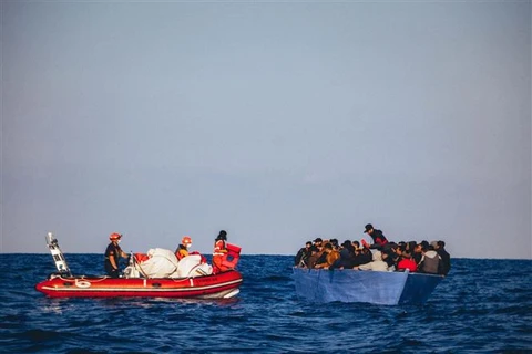 Sea-Eye giải cứu được 800 người di cư ngoài khơi Địa Trung Hải