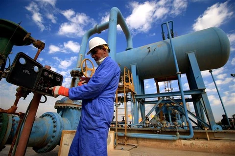 Thế khó của OPEC+ trước lời kêu gọi tăng sản lượng khai thác dầu mỏ