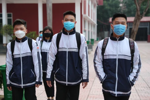 Học sinh Nghệ An trở lại trường sau thời gian học trực tuyến