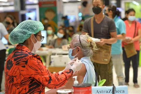 Thái Lan chuẩn bị ít nhất 90 triệu liều vaccine COVID-19 cho năm 2022
