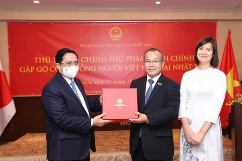 Hình ảnh Thủ tướng gặp đại diện cộng đồng người Việt tại Nhật Bản