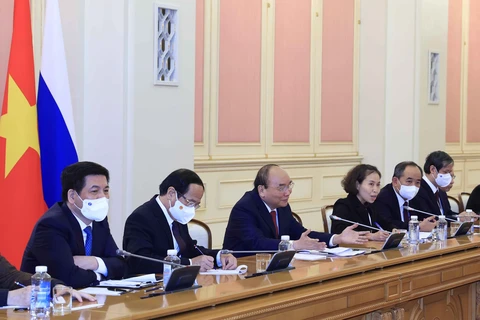 Chủ tịch nước Nguyễn Xuân Phúc hội kiến Thủ tướng Liên bang Nga 