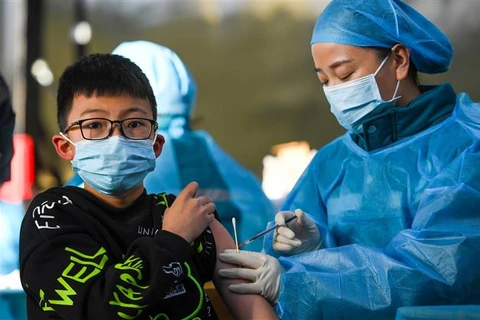 Trung Quốc đẩy mạnh chiến dịch tiêm vaccine COVID-19 cho trẻ nhỏ