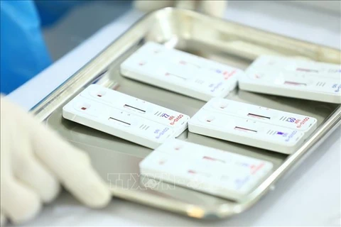 Quảng Ninh: Dân bức xúc vì yêu cầu học sinh tự test nhanh COVID-19