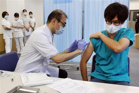 Nhật Bản cân nhắc mở rộng đối tượng tiêm chủng mũi thứ 3