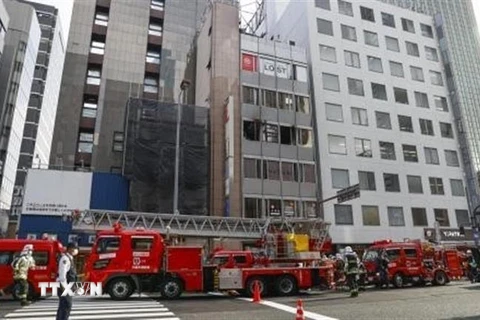 [Video] Nghẹt thở cảnh giải cứu người mắc kẹt trong vụ cháy ở Osaka
