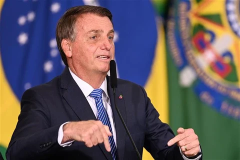 Tổng thống Brazil Jair Bolsonaro phải nhập viện khẩn cấp