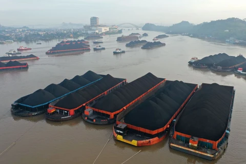 Indonesia tạm cấm xuất khẩu than trong tháng đầu năm 2022
