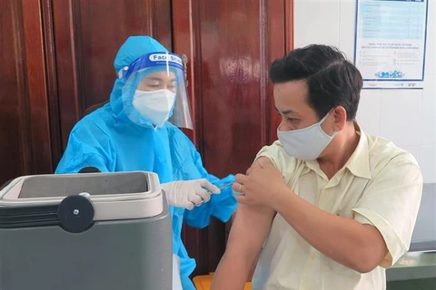 Phú Yên tiêm mũi vaccine tăng cường phòng COVID-19 trên diện rộng