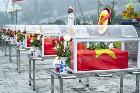 Truy điệu, an táng liệt sỹ quân tình nguyện Việt Nam hy sinh tại Lào