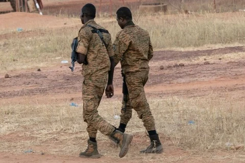 Nổ súng ở doanh trại quân đội ở thủ đô của Burkina Faso