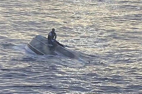 Mỹ thấy thi thể người mất tích trong vụ lật thuyền ngoài khơi Florida