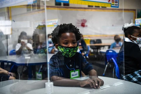 Mỹ: Bang New York bỏ quy định bắt buộc đeo khẩu trang tại trường học