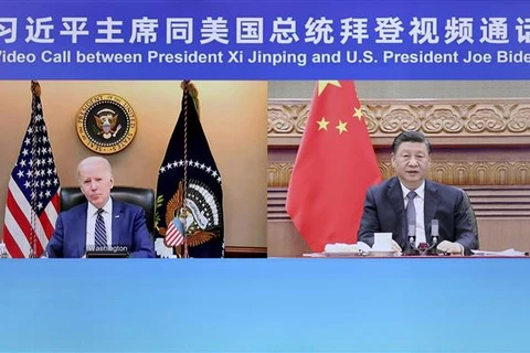 Chủ tịch Trung Quốc Tập Cận Bình (phải) và Tổng thống Mỹ Joe Biden (trái) trong cuộc hội đàm trực tuyến ngày 18/3. (Ảnh: THX/TTXVN)