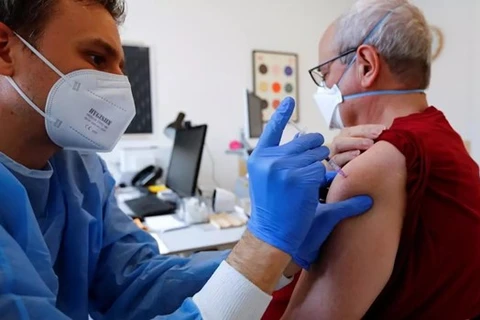 Đức khuyến cáo mở rộng diện tiêm mũi vaccine COVID-19 thứ 4 