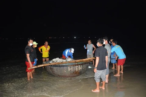 Đà Nẵng tìm kiếm nam thanh niên mất tích do nước cuốn khi tắm biển đêm
