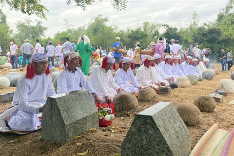Đồng bào Chăm ở Ninh Thuận nô nức đón Tết cổ truyền Ramưvan