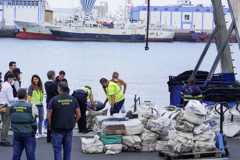 Tây Ban Nha thu giữ gần 3 tấn cocaine giấu trong thuyền đánh cá