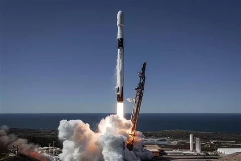 Amazon, SpaceX giành được hợp đồng chế tạo vệ tinh viễn thông của NASA