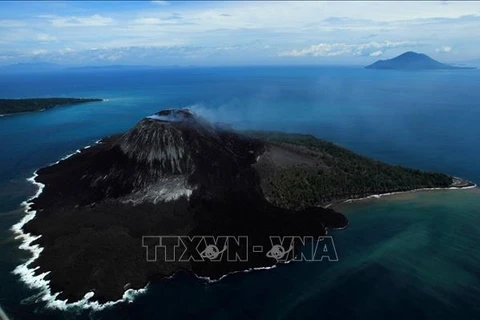 Indonesia nâng mức cảnh báo đối với núi lửa Anak Krakatoa