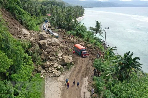 Lở đất tại mỏ khai thác vàng trái phép ở Indonesia, 12 người tử vong