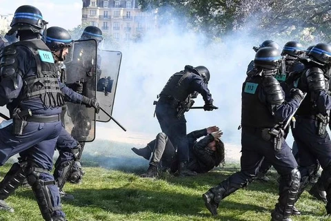 Pháp: Đập phá và hỗn loạn phá hỏng các cuộc diễu hành kỷ niệm 1/5