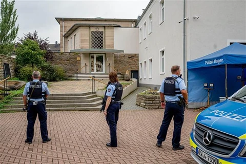 860 nhân viên an ninh, cảnh sát Đức liên hệ với phần tử cực đoan 