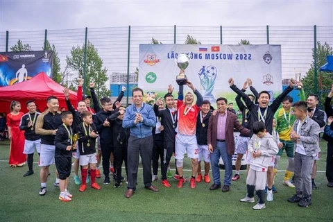 Giải bóng đá Lão tướng Moskva tăng gắn kết người Việt tại Nga