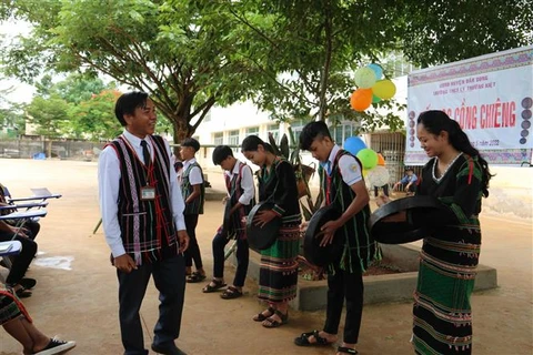 Độc đáo lớp dạy đánh cồng chiêng cho học sinh tại Đắk Nông