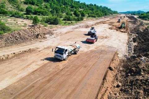 Sớm khắc phục hạn chế, đảm bảo tiến độ dự án cao tốc Cam Lâm-Vĩnh Hảo