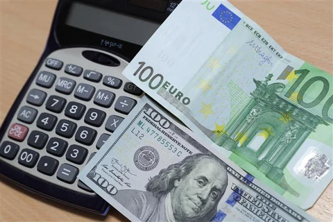 Tỷ giá euro so với USD lần đầu giảm xuống dưới 1 trong gần 20 năm