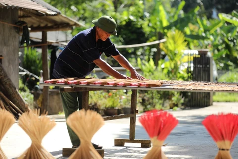 [Photo] Nghề làm hương truyền thống không dùng hóa chất ở Hà Giang