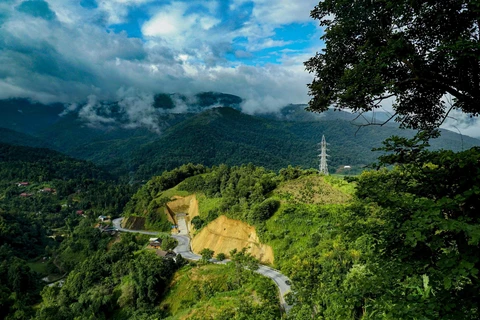 Vẻ đẹp hùng vĩ của đèo Pha Đin nối liền 2 tỉnh Điện Biên-Sơn La