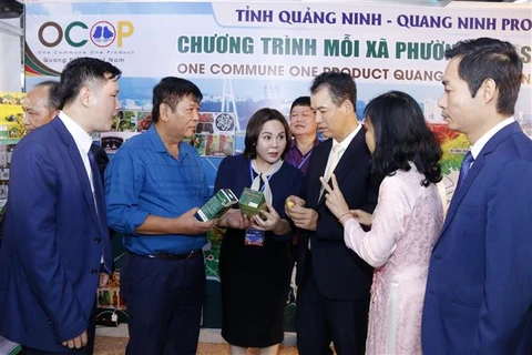 Gần 80 doanh nghiệp Việt Nam dự hội chợ thương mại Việt-Lào 2022