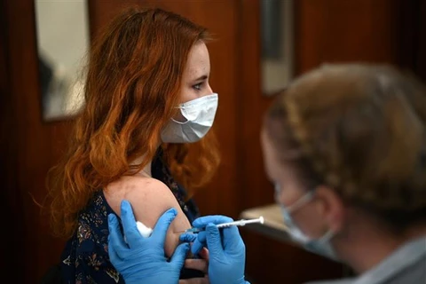 Mỹ khuyến nghị tiêm mũi tăng cường bằng vaccine ngừa biến thể Omicron