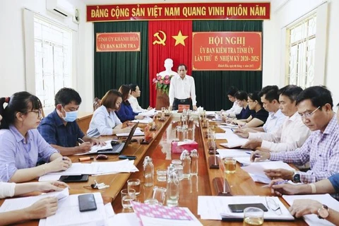 Cách chức vụ trong Đảng với GĐ Trung tâm Phát triển quỹ đất Khánh Hòa