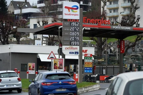 Hơn 300 công ty Pháp cảnh báo tác động tiêu cực của giá năng lượng cao