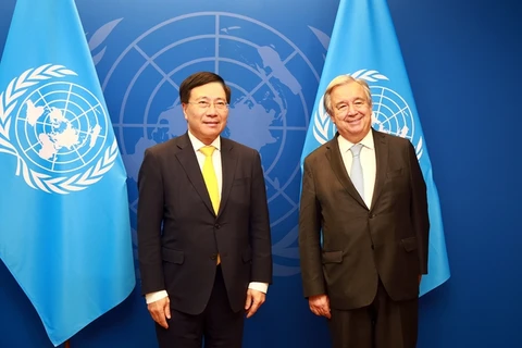 Phó Thủ tướng Thường trực Phạm Bình Minh và Tổng Thư ký Liên hợp quốc Antonió Guterres. (Nguồn: baochinhphu.vn)