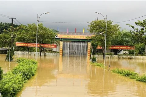 Gần 35.000 học sinh miền núi Hà Tĩnh tạm dừng đến trường do mưa lũ