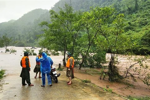 Nhiều tuyến đường tại Quảng Bình bị ngập, chia cắt sau bão số 4-Noru