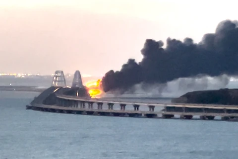 Quang cảnh vụ nổ trên cầu Crimea khiến 3 người thiệt mạng