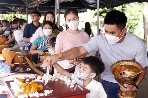 Sôi động Lễ hội Mãn mùa chay tại Lào sau hơn 2 năm COVID-19