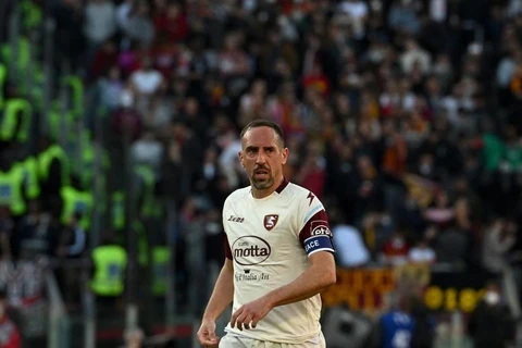 Ngôi sao bóng đá Pháp Franck Ribery tuyên bố giải nghệ 