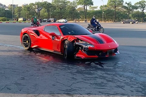 Hà Nội: Thông tin ban đầu vụ xe ôtô Ferrari gây tai nạn giao thông
