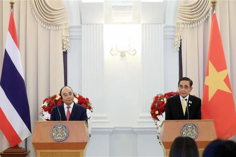 Chủ tịch nước Nguyễn Xuân Phúc và Thủ tướng Thái Lan chủ trì họp báo